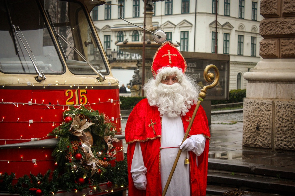 FOTO: Vianočná električka v Bratislave 2025, foto 3
