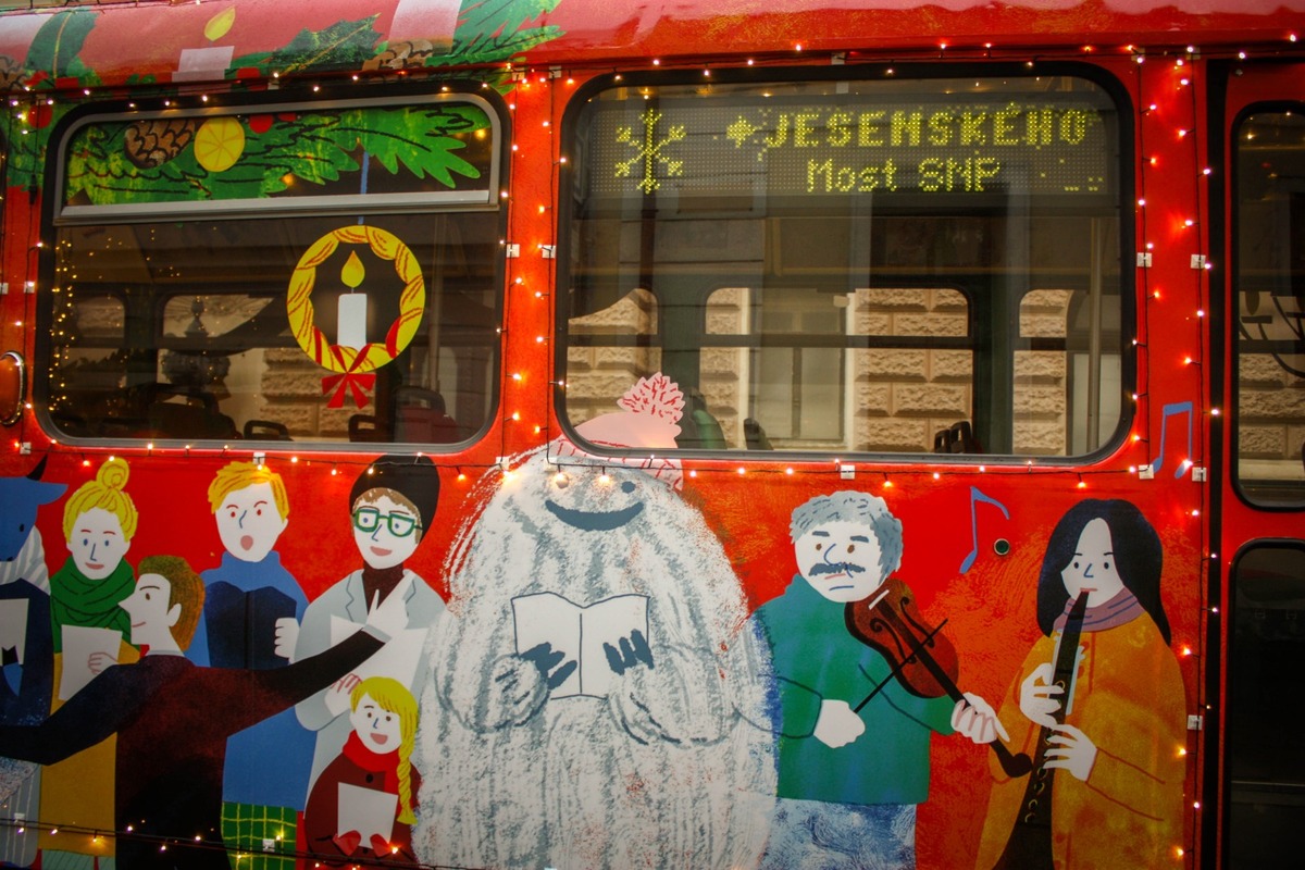 FOTO: Vianočná električka v Bratislave 2025, foto 6