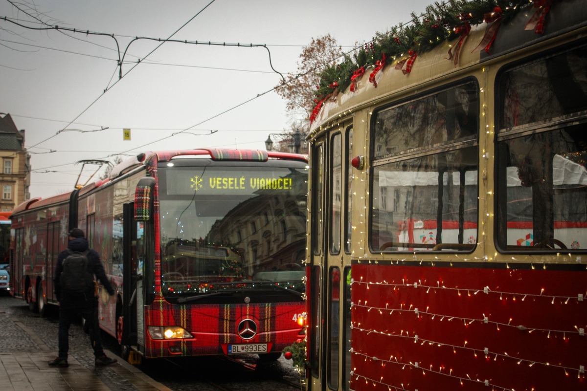 FOTO: Vianočná električka v Bratislave 2025, foto 9