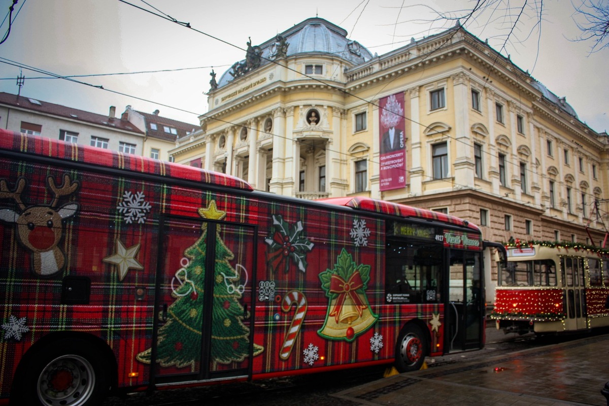 FOTO: Vianočná električka v Bratislave 2025, foto 10