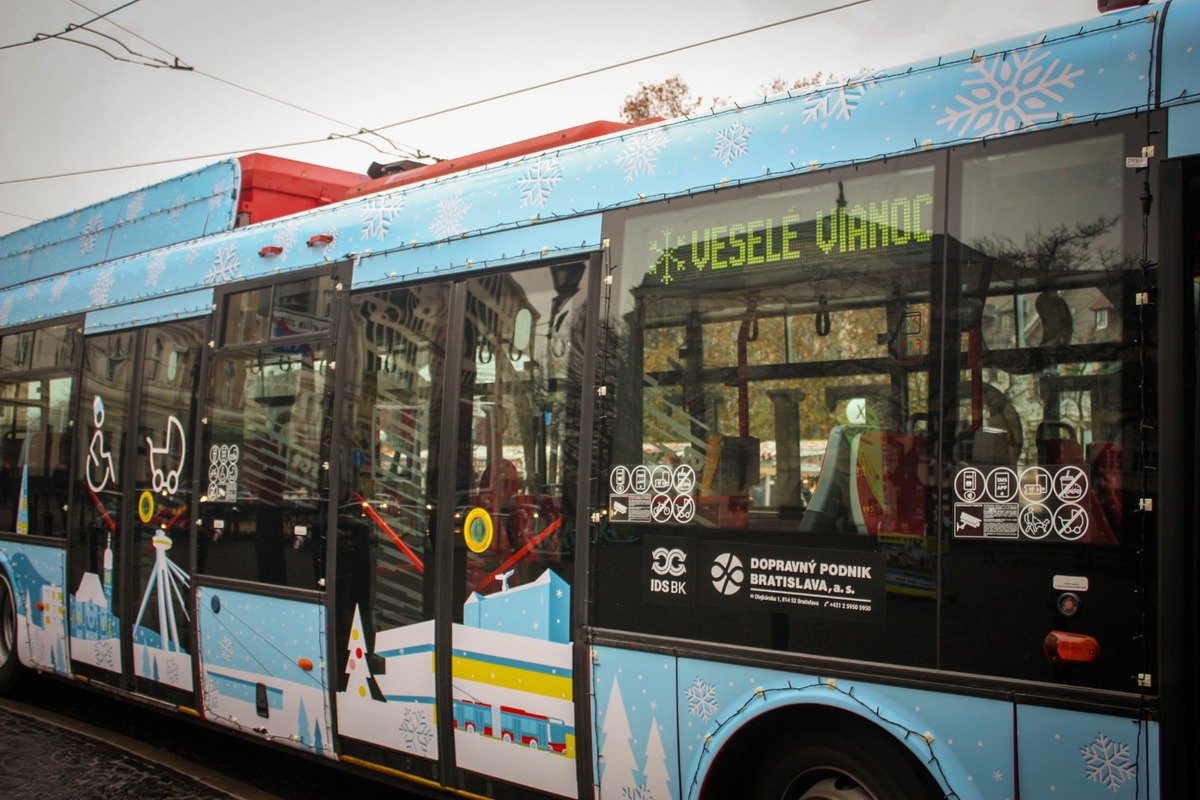 FOTO: Vianočná električka v Bratislave 2025, foto 12