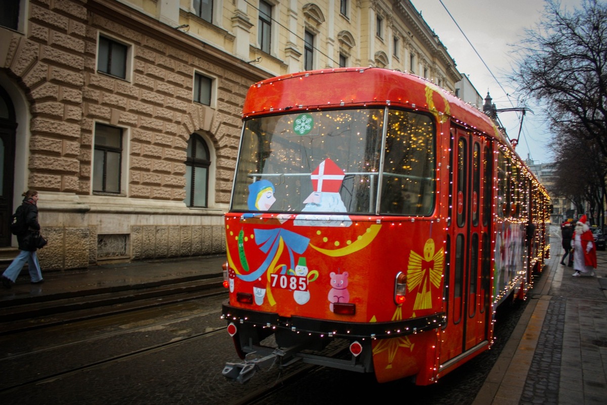 FOTO: Vianočná električka v Bratislave 2025, foto 16