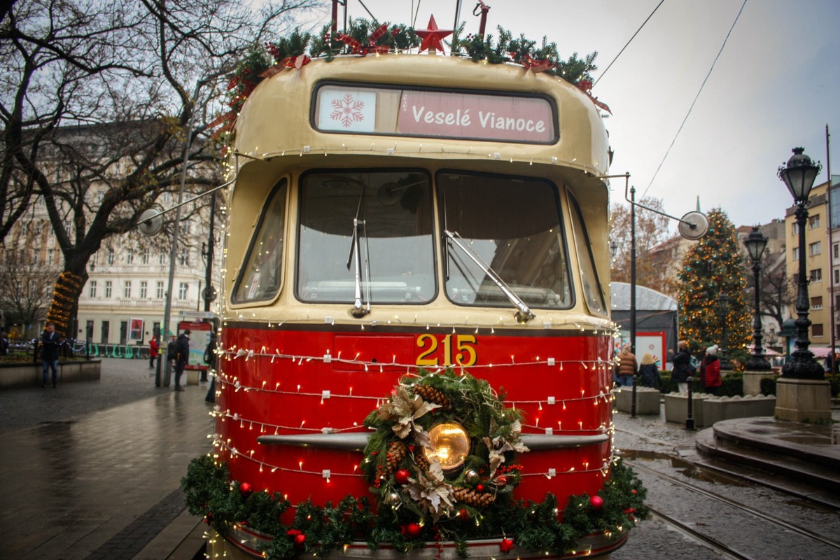 FOTO: Vianočná električka v Bratislave 2025, foto 20