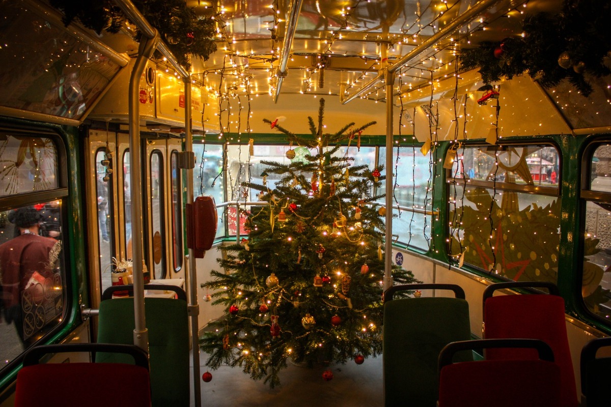 FOTO: Vianočná električka v Bratislave 2025, foto 24