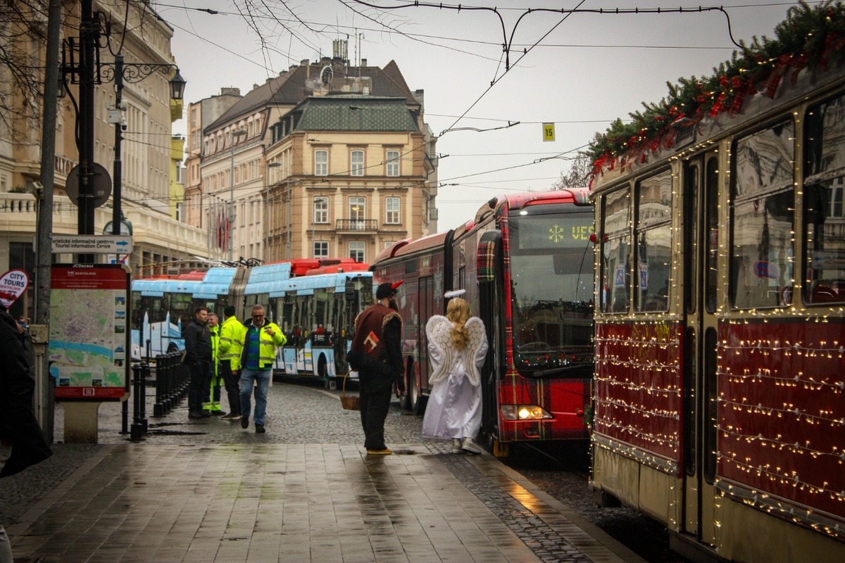 FOTO: Vianočná električka v Bratislave 2025, foto 27