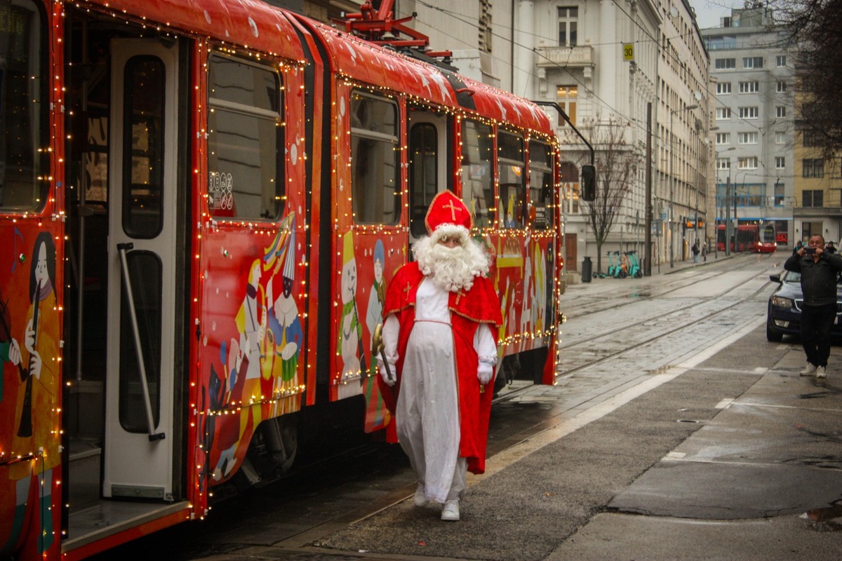 FOTO: Vianočná električka v Bratislave 2025, foto 28