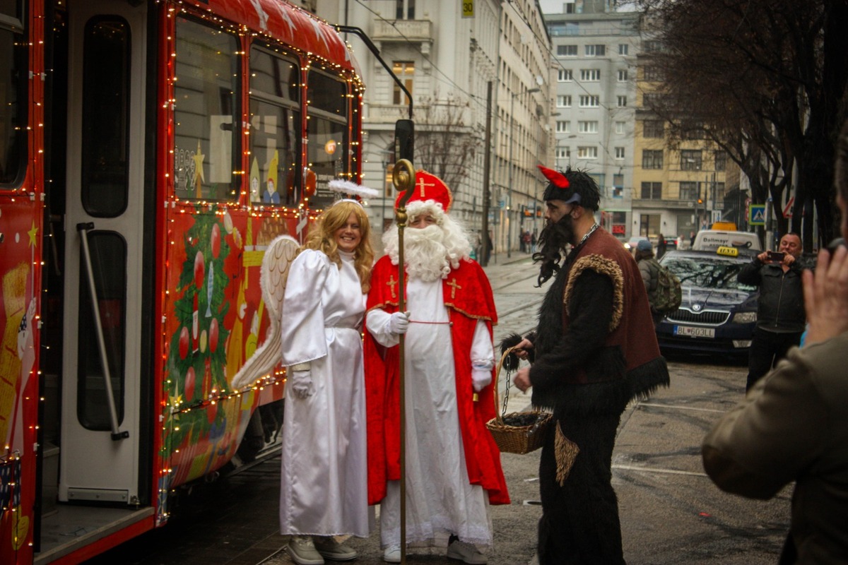 FOTO: Vianočná električka v Bratislave 2025, foto 30