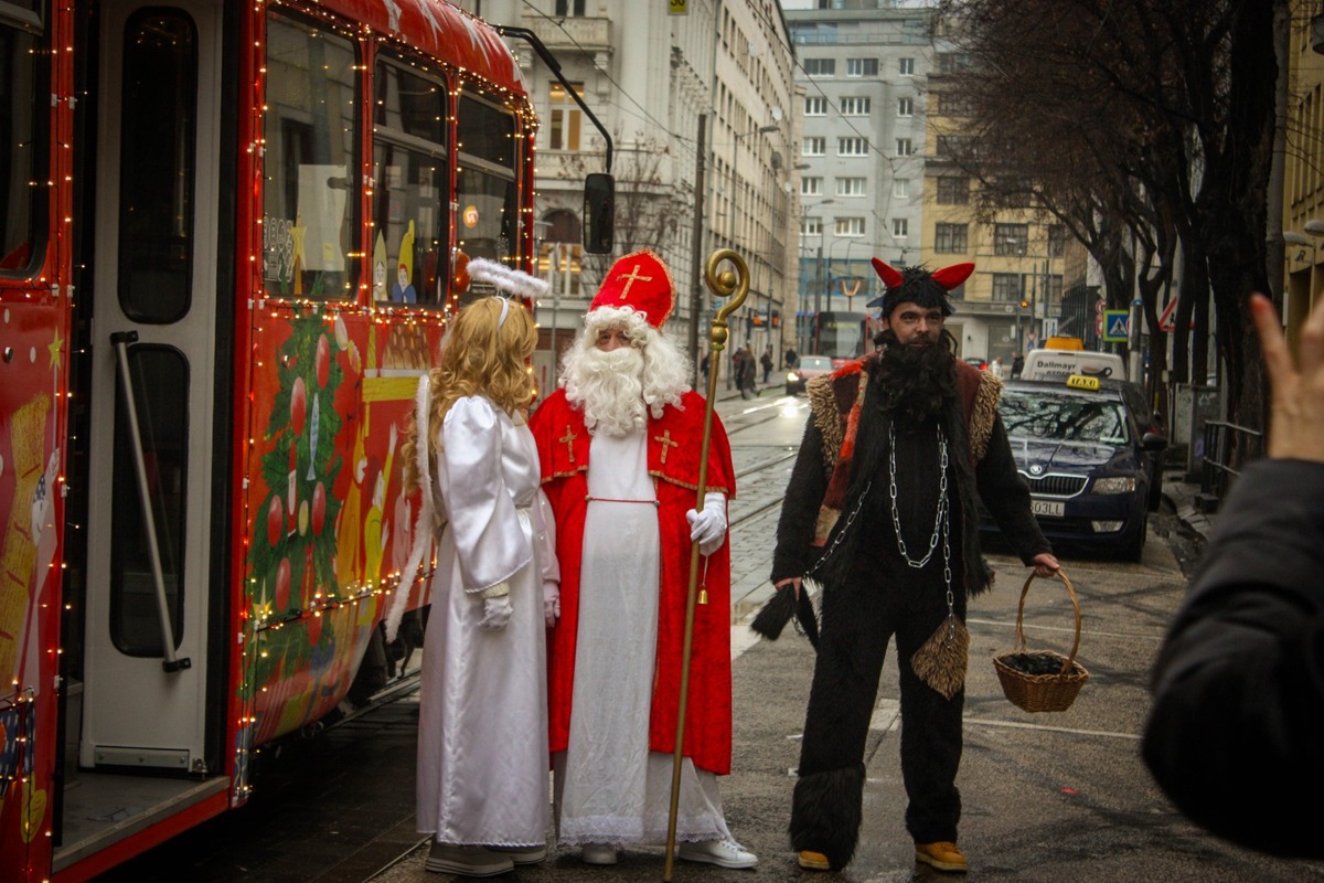 FOTO: Vianočná električka v Bratislave 2025, foto 31