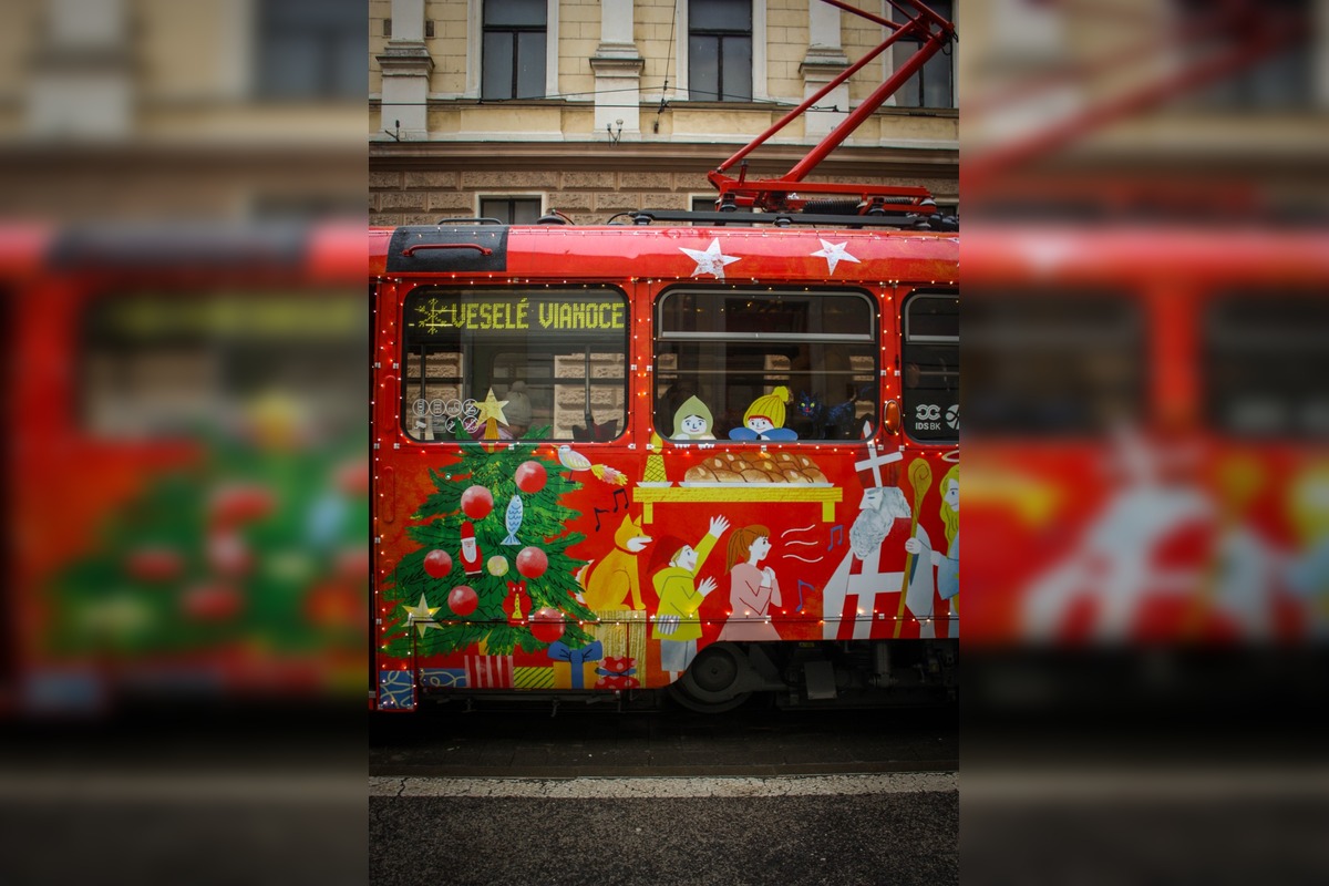 FOTO: Vianočná električka v Bratislave 2025, foto 36