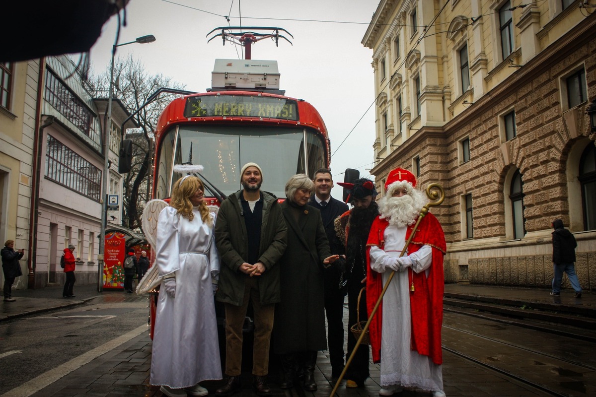 FOTO: Vianočná električka v Bratislave 2025, foto 38
