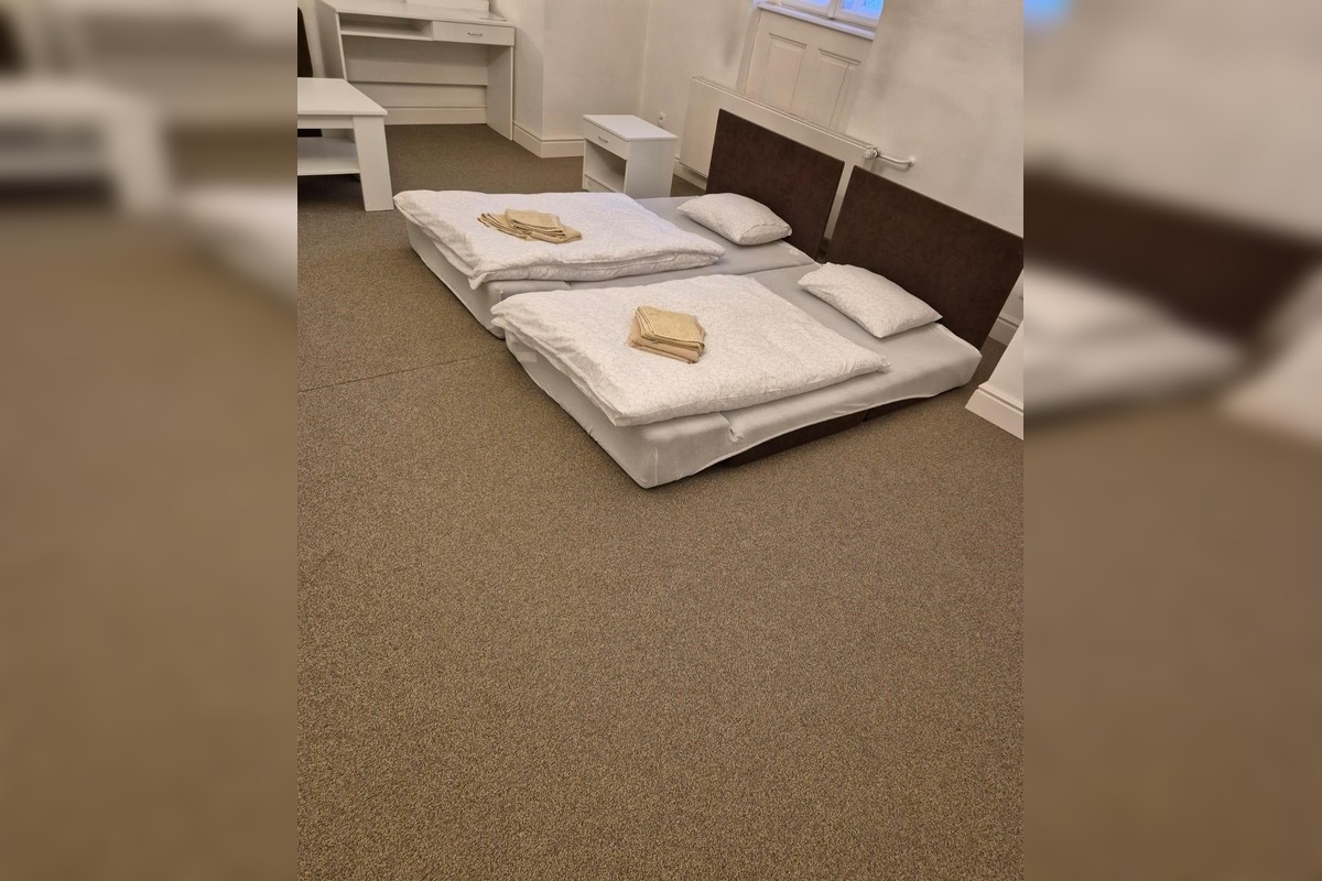 FOTO: Šimkovičová podľa Holečkovej kupuje posteľ za 10-tisíc, izba stojí 66-tisíc, foto 1