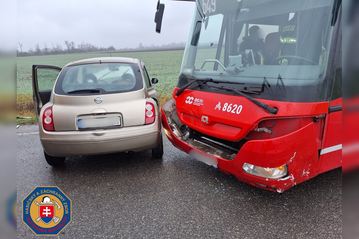FOTO: Nehoda dvoch autobusov v Bratislavskom kraji, foto 1