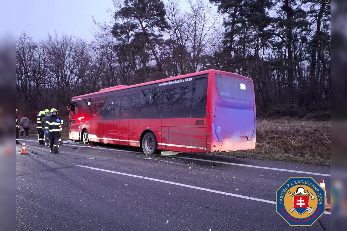 FOTO: Nehoda dvoch autobusov v Bratislavskom kraji, foto 4