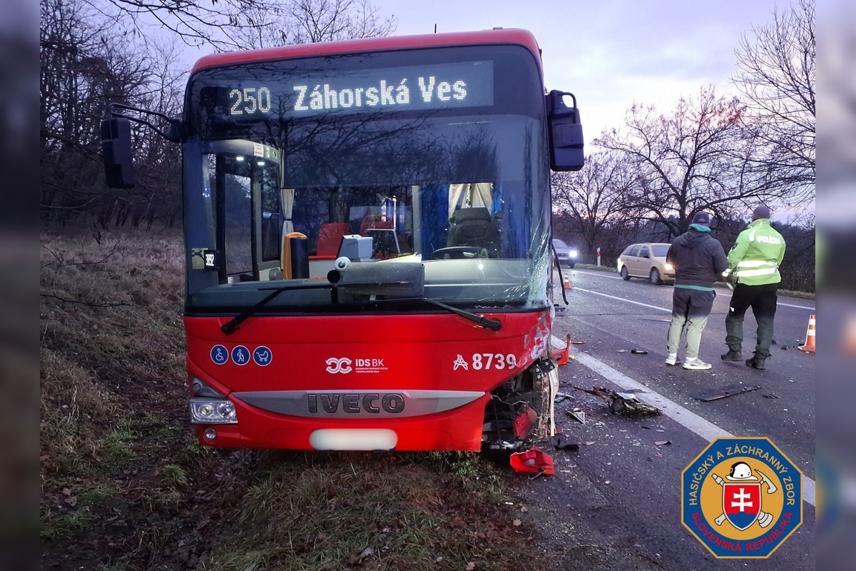 FOTO: Nehoda dvoch autobusov v Bratislavskom kraji, foto 5