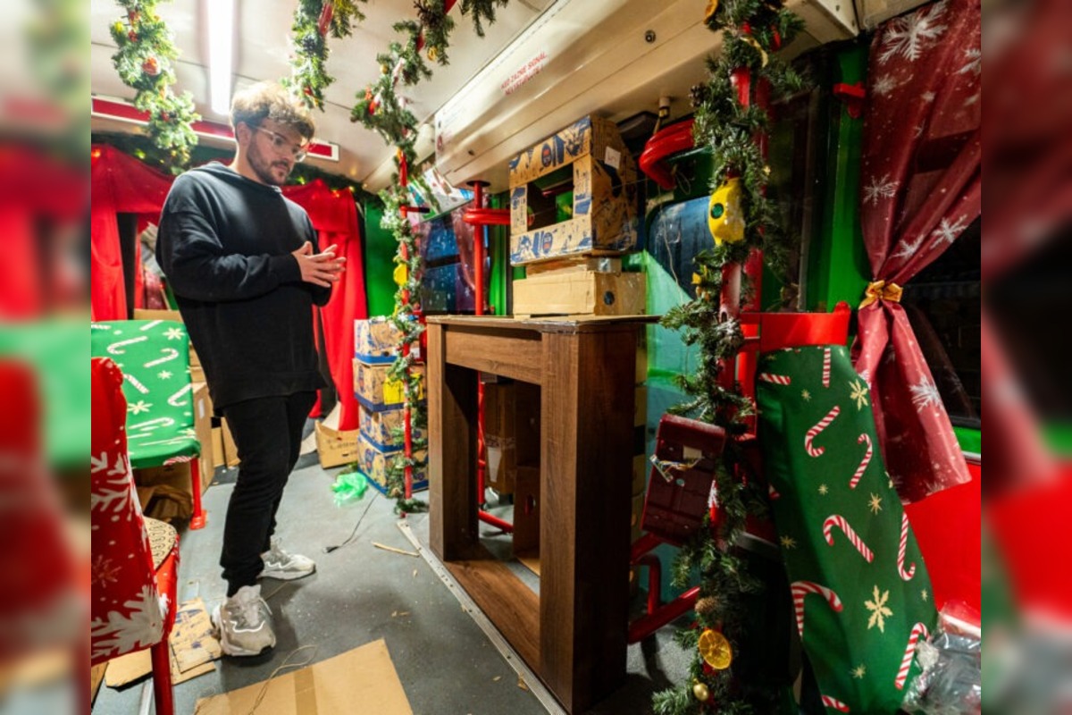 FOTO: Študenti STU premenili historickú električku na magickú Miletričku, foto 7