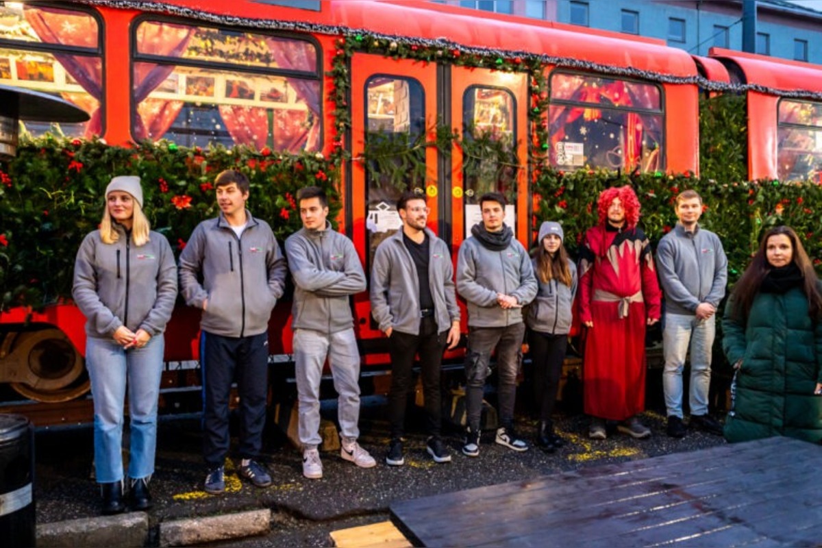 FOTO: Študenti STU premenili historickú električku na magickú Miletričku, foto 8