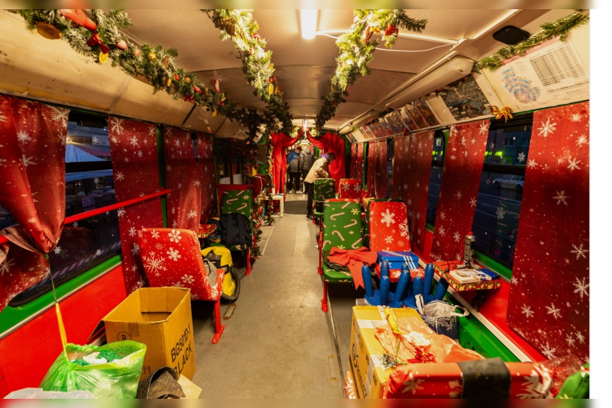 FOTO: Študenti STU premenili historickú električku na magickú Miletričku, foto 10