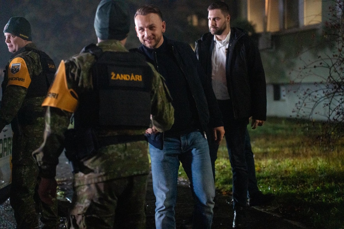 FOTO: Do ulíc vyrazili prví žandári, foto 2