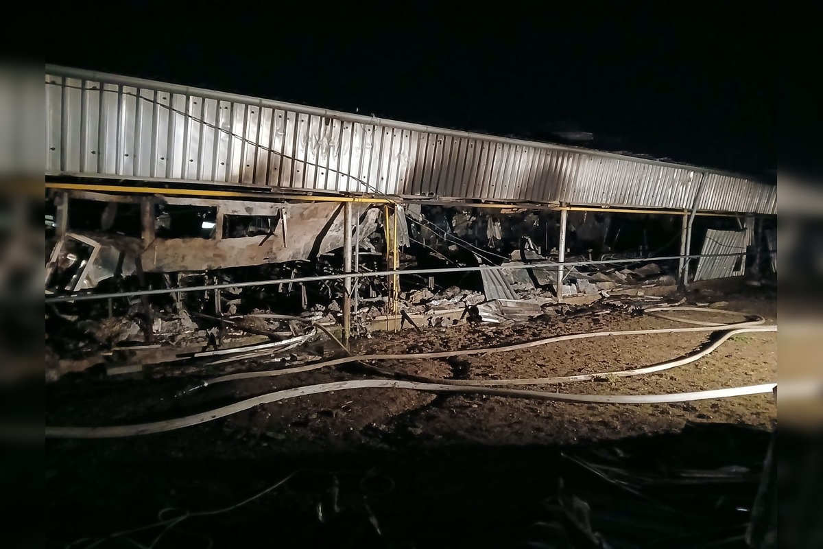 FOTO: V Pezinku horela budova s ošípanými, foto 1