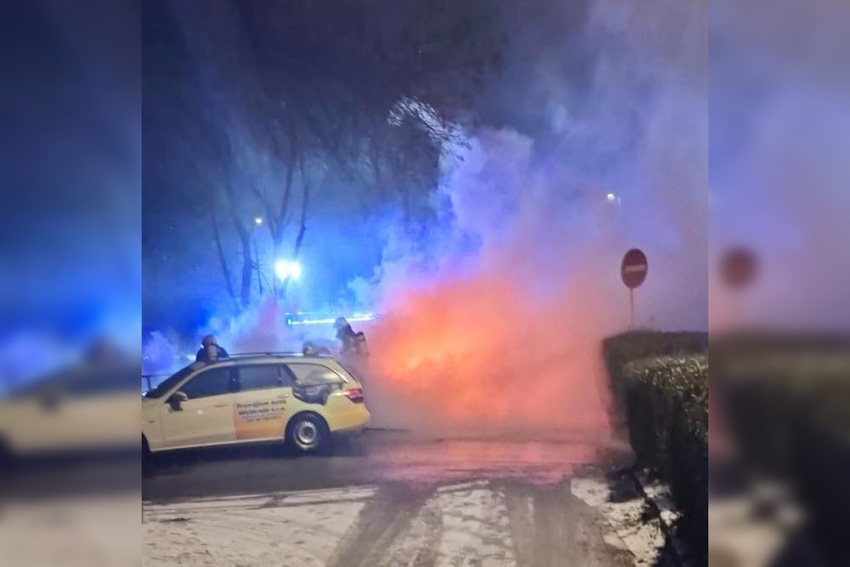 FOTO: V Ružinove zhorelo niekoľko áut, foto 3