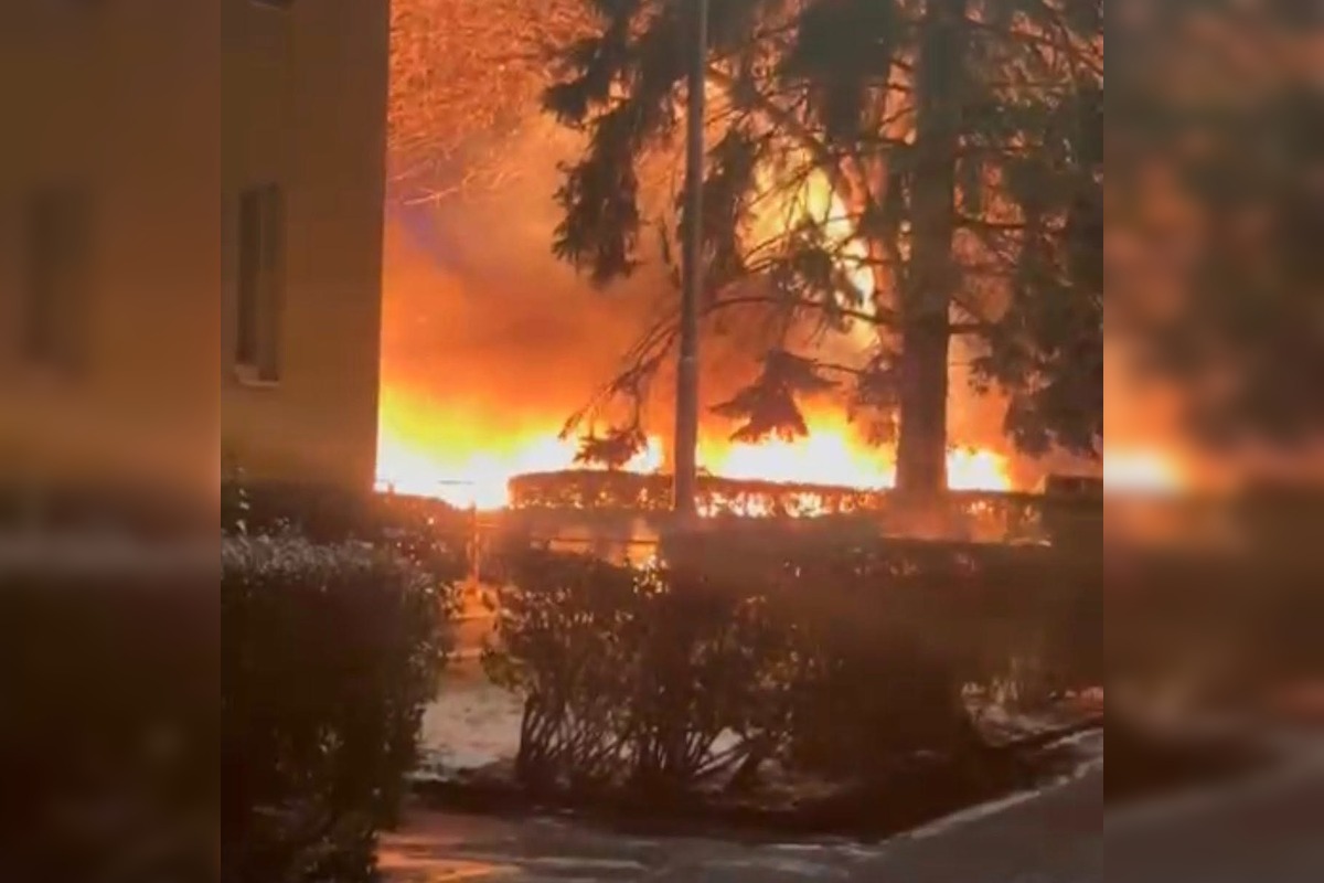 FOTO: V Ružinove zhorelo niekoľko áut, foto 5