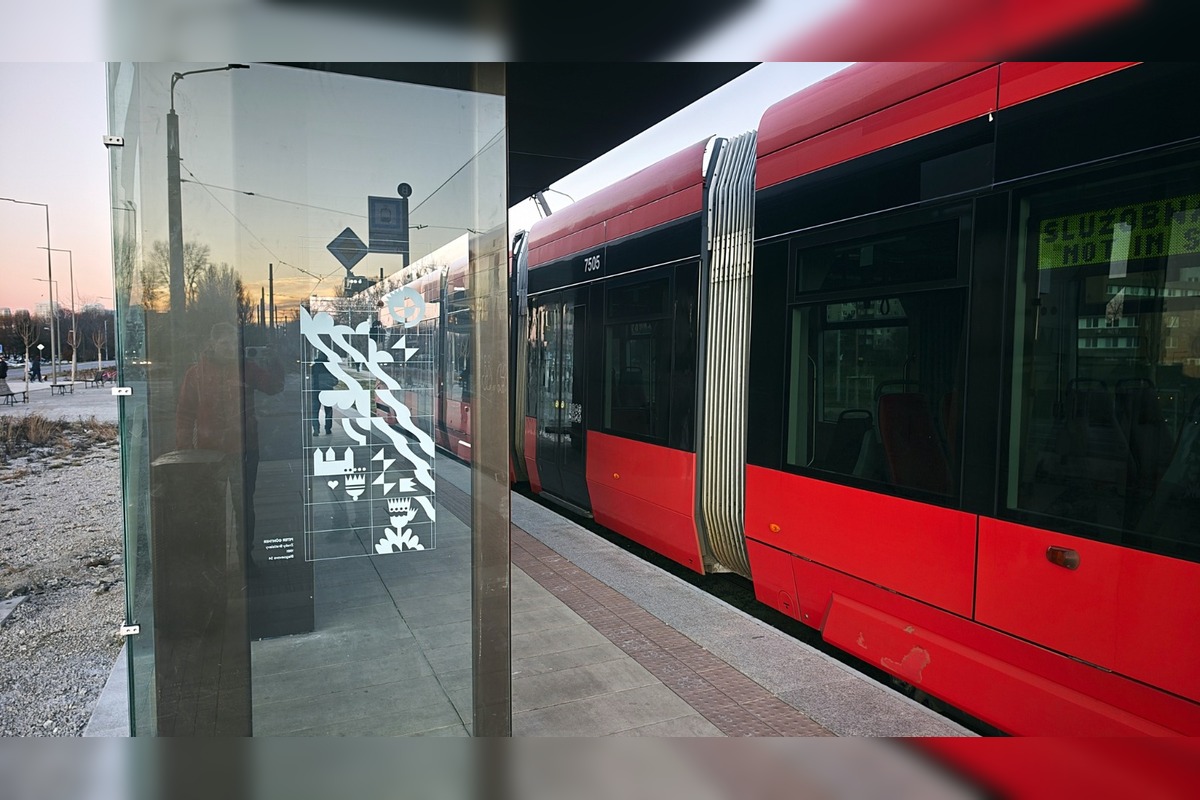 FOTO: Maľby na zastávkach petržalskej električky, foto 2