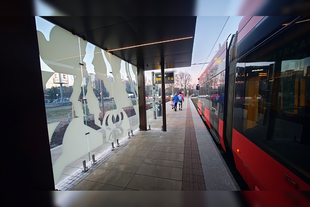 FOTO: Maľby na zastávkach petržalskej električky, foto 4