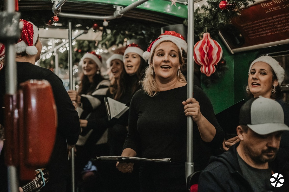 FOTO: Bratislava získala pódiové umiestnenia v súťaží o najkrajšiu vianočnú električku a trolejbus, foto 2