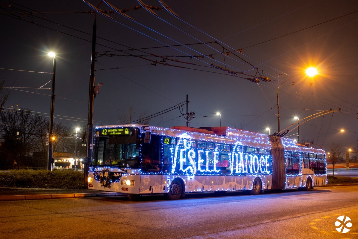 FOTO: Bratislava získala pódiové umiestnenia v súťaží o najkrajšiu vianočnú električku a trolejbus, foto 6