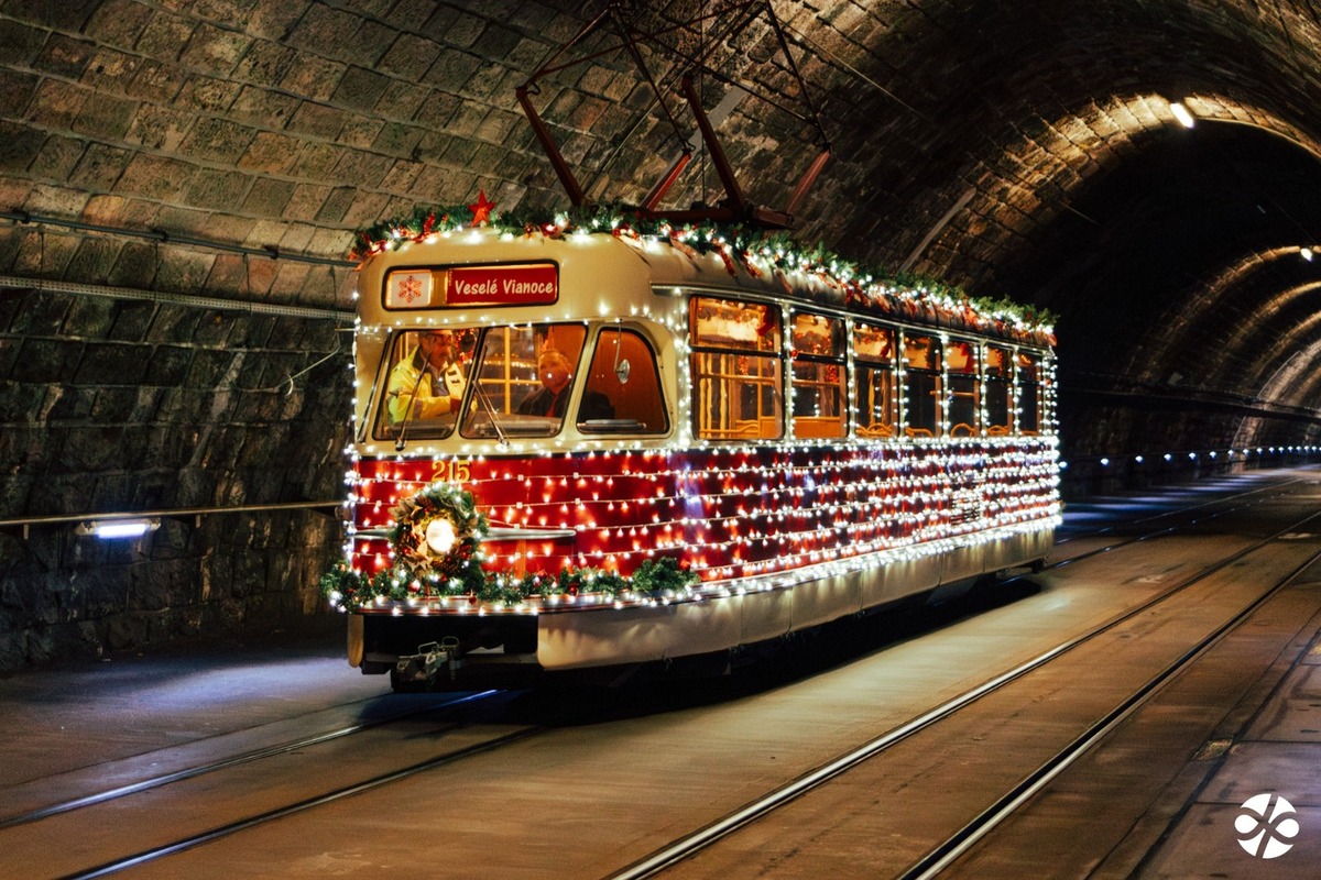 FOTO: Bratislava získala pódiové umiestnenia v súťaží o najkrajšiu vianočnú električku a trolejbus, foto 8
