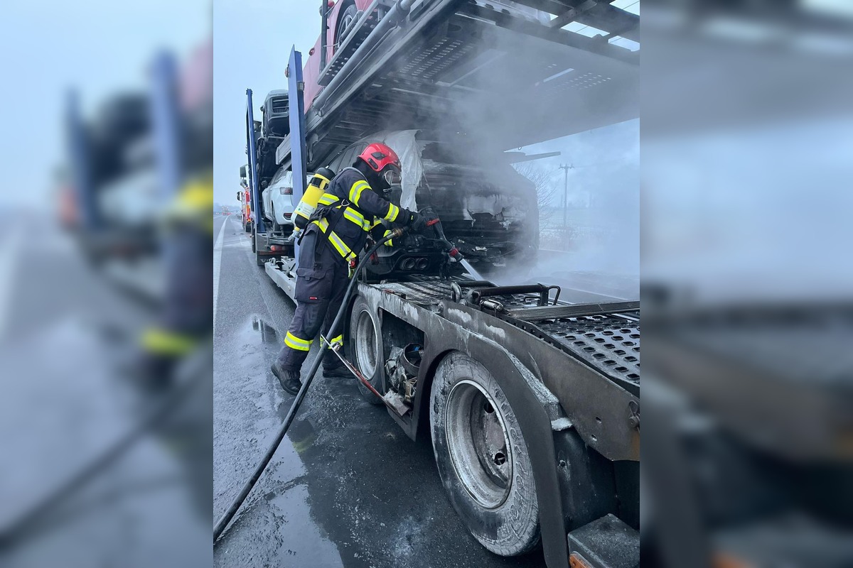 FOTO: Zásah hasičov na diaľnici D2, foto 1