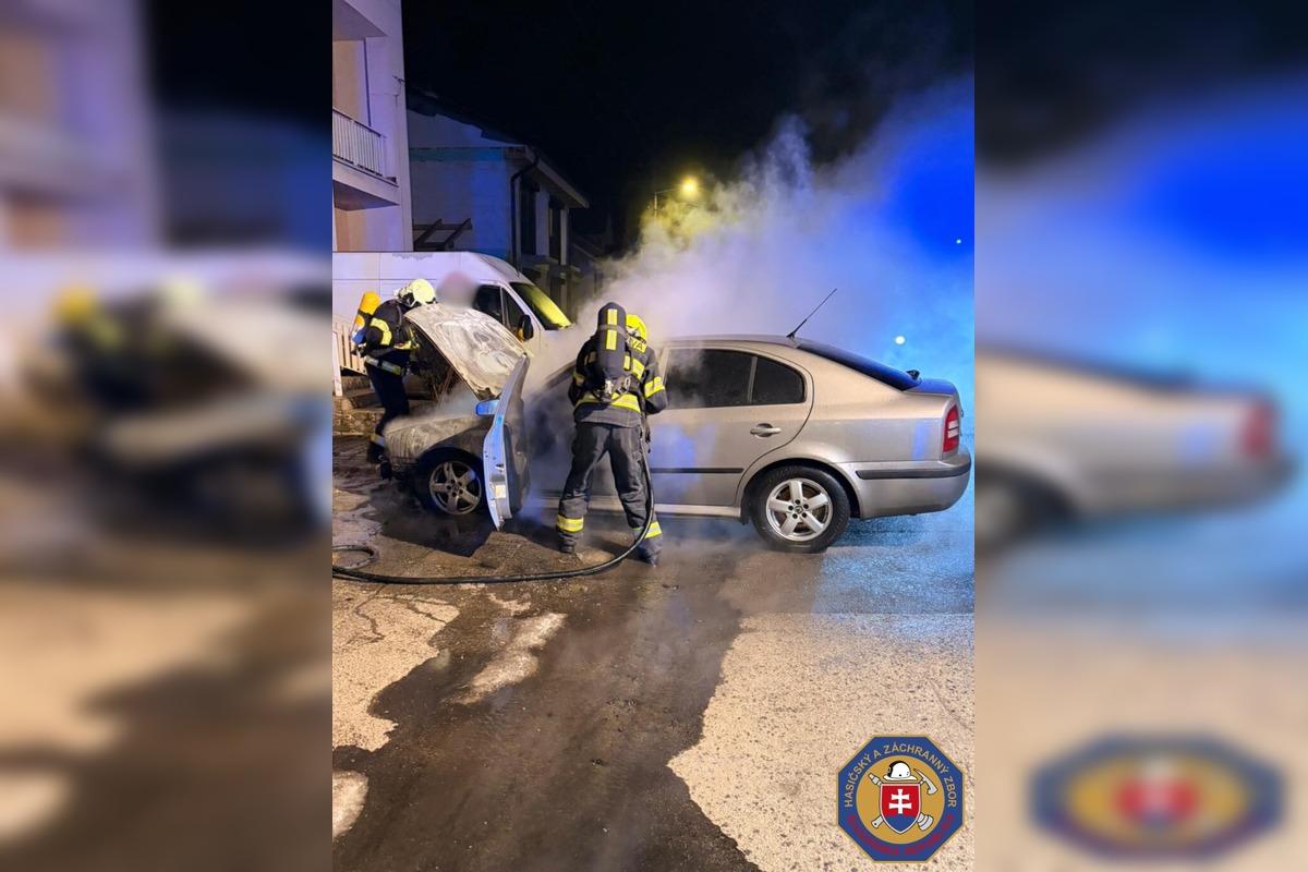 FOTO: Hasiči hasili v Stupave požiar auta, foto 2