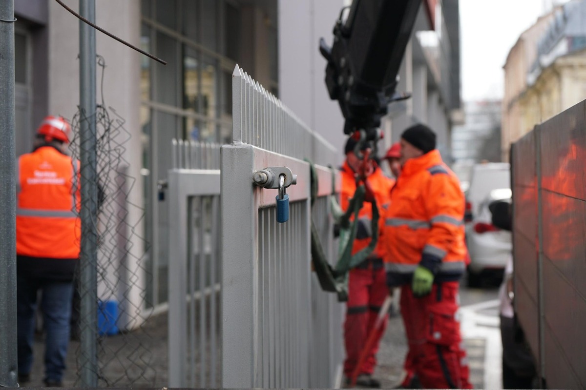 FOTO: Plot na Satinského ulici odstránili, foto 1