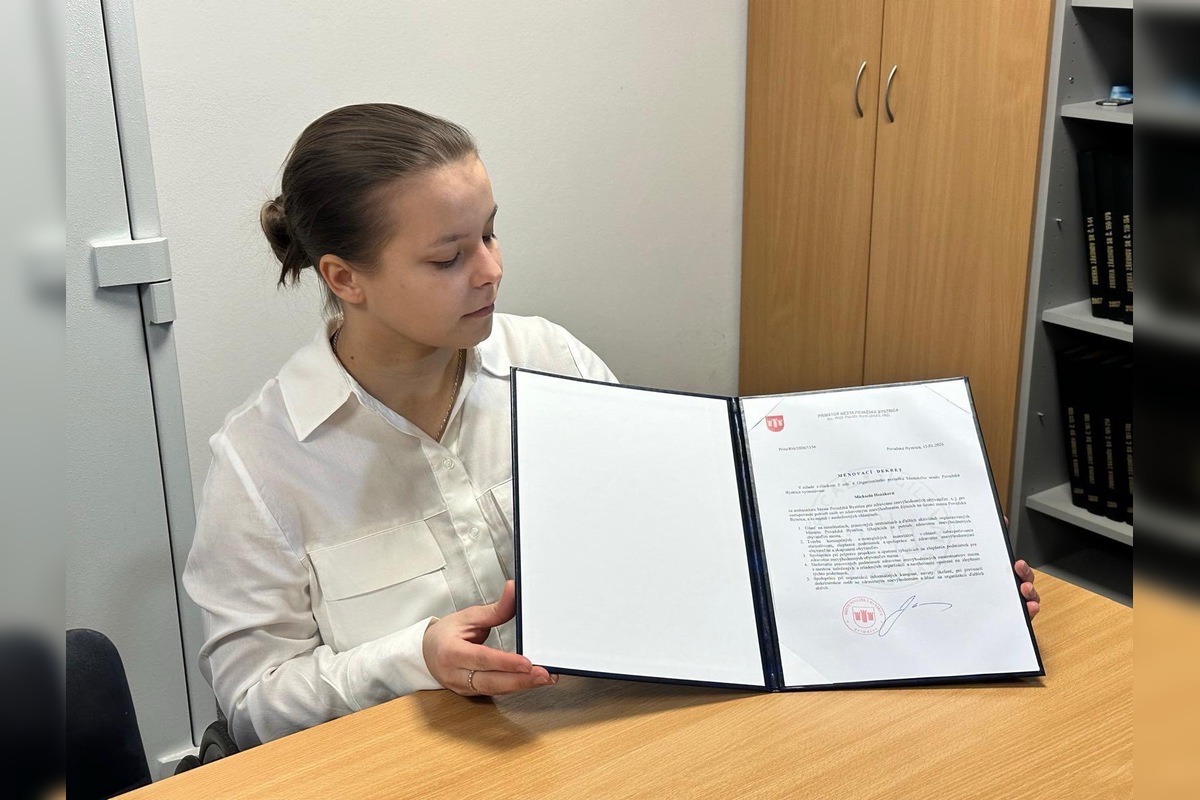 FOTO: Postrelená študentka Miška sa vrátila k službe v Považskej Bystrici, foto 3