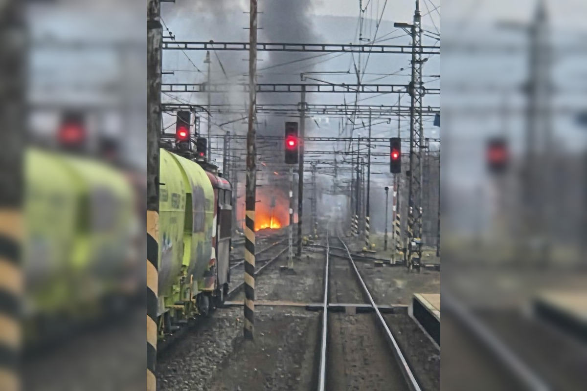 FOTO: Požiar medzi koľajnicami pri Dimitrovke, foto 6