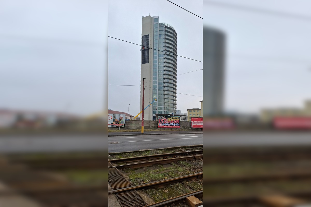 FOTO: Obyvatelia sa sťažujú na svetlo v Kukurici počas noci, foto 3