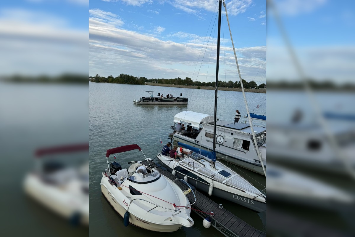 FOTO: Plávajúca reštaurácia v Čuňove Modrá Čajka, foto 2