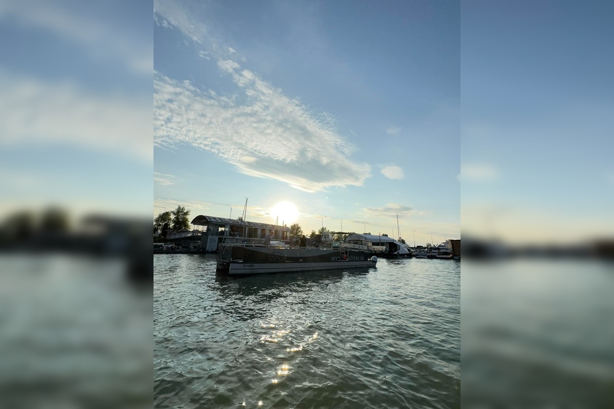 FOTO: Plávajúca reštaurácia v Čuňove Modrá Čajka, foto 3