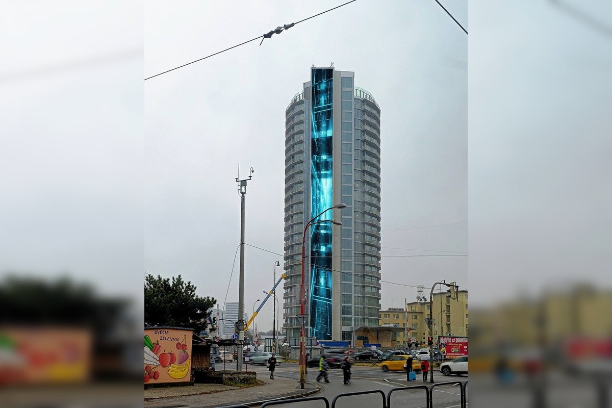 FOTO: Z novej LED obrazovky na Kukurici si robia žarty satirické stránky, foto 1