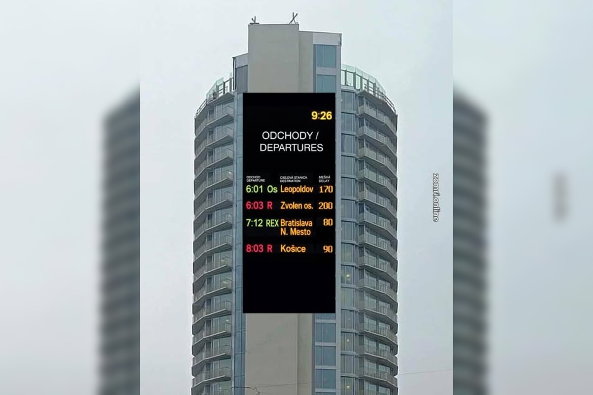 FOTO: Z novej LED obrazovky na Kukurici si robia žarty satirické stránky, foto 8