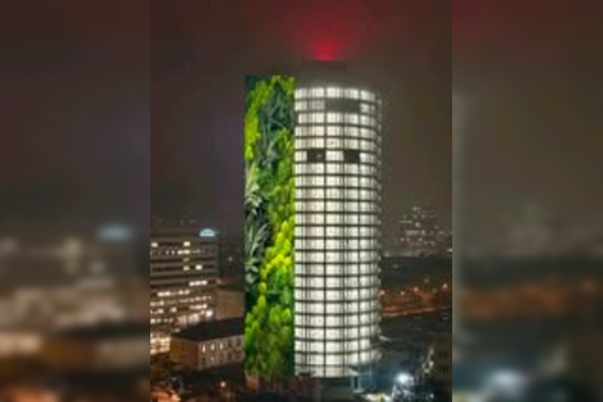 FOTO: Z novej LED obrazovky na Kukurici si robia žarty satirické stránky, foto 11