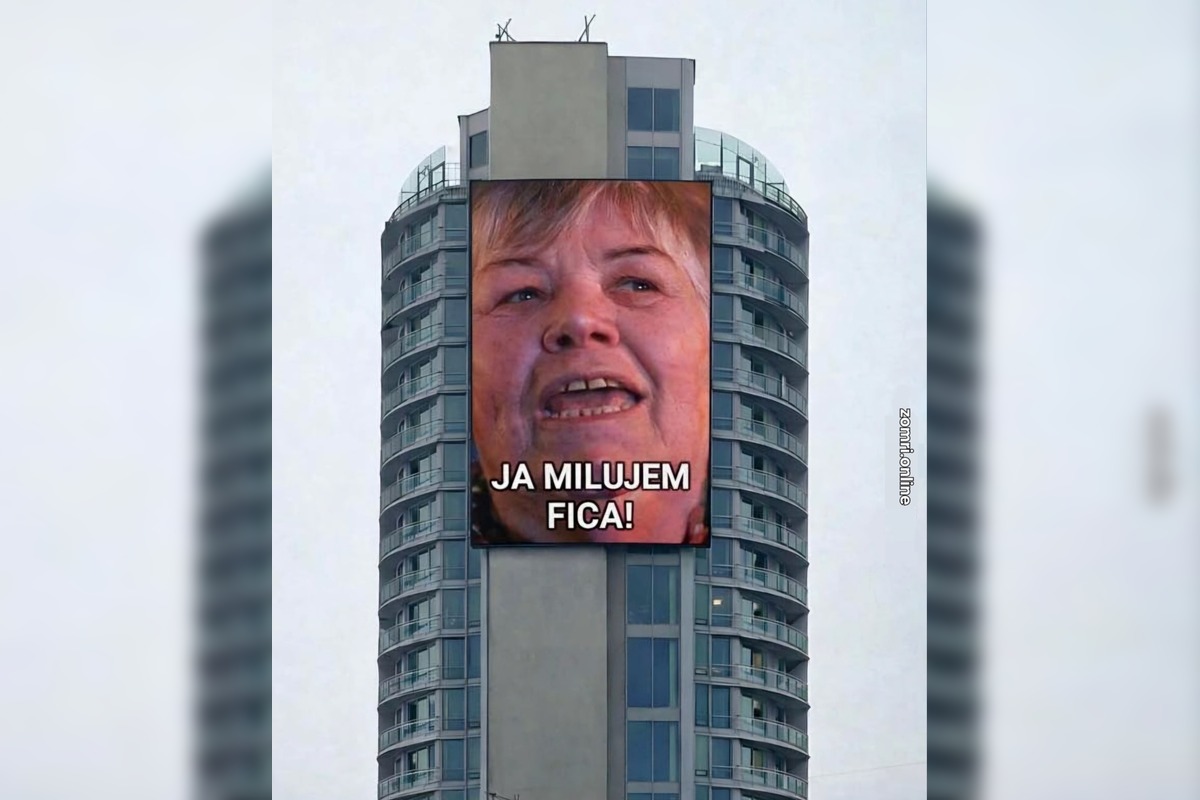 FOTO: Z novej LED obrazovky na Kukurici si robia žarty satirické stránky, foto 13