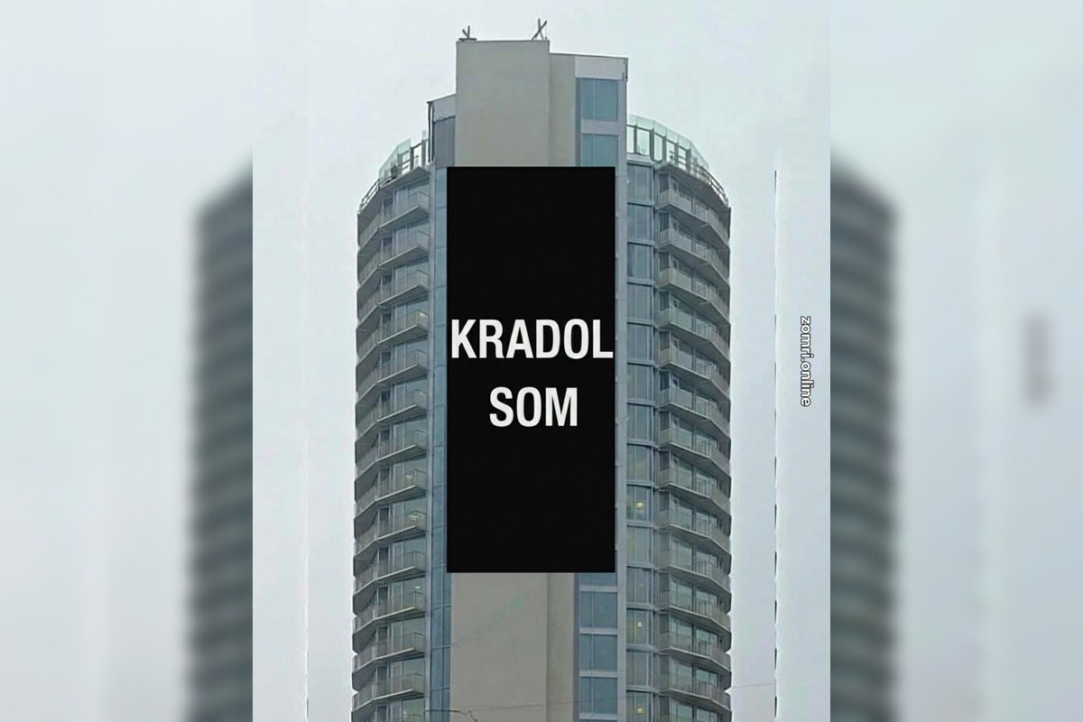 FOTO: Z novej LED obrazovky na Kukurici si robia žarty satirické stránky, foto 15