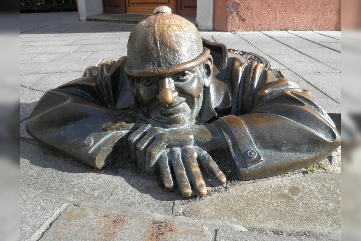 FOTO: Cudzinci v Bratislave odporúčajú Bratislavčanom definitívne zmeniť jeden zo symbolov mesta, foto 2