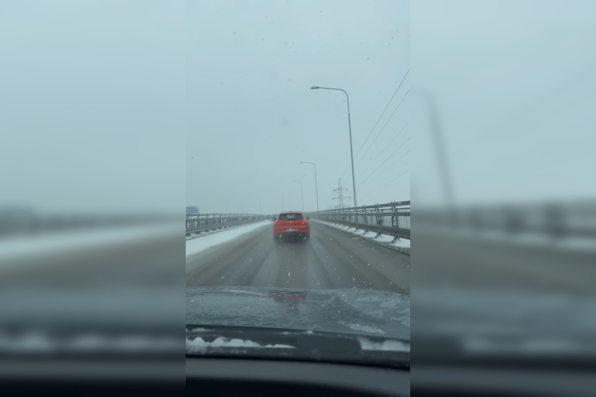 FOTO: V Bratislave opäť sneží. Napadnúť môže až 20 cm snehu, foto 9