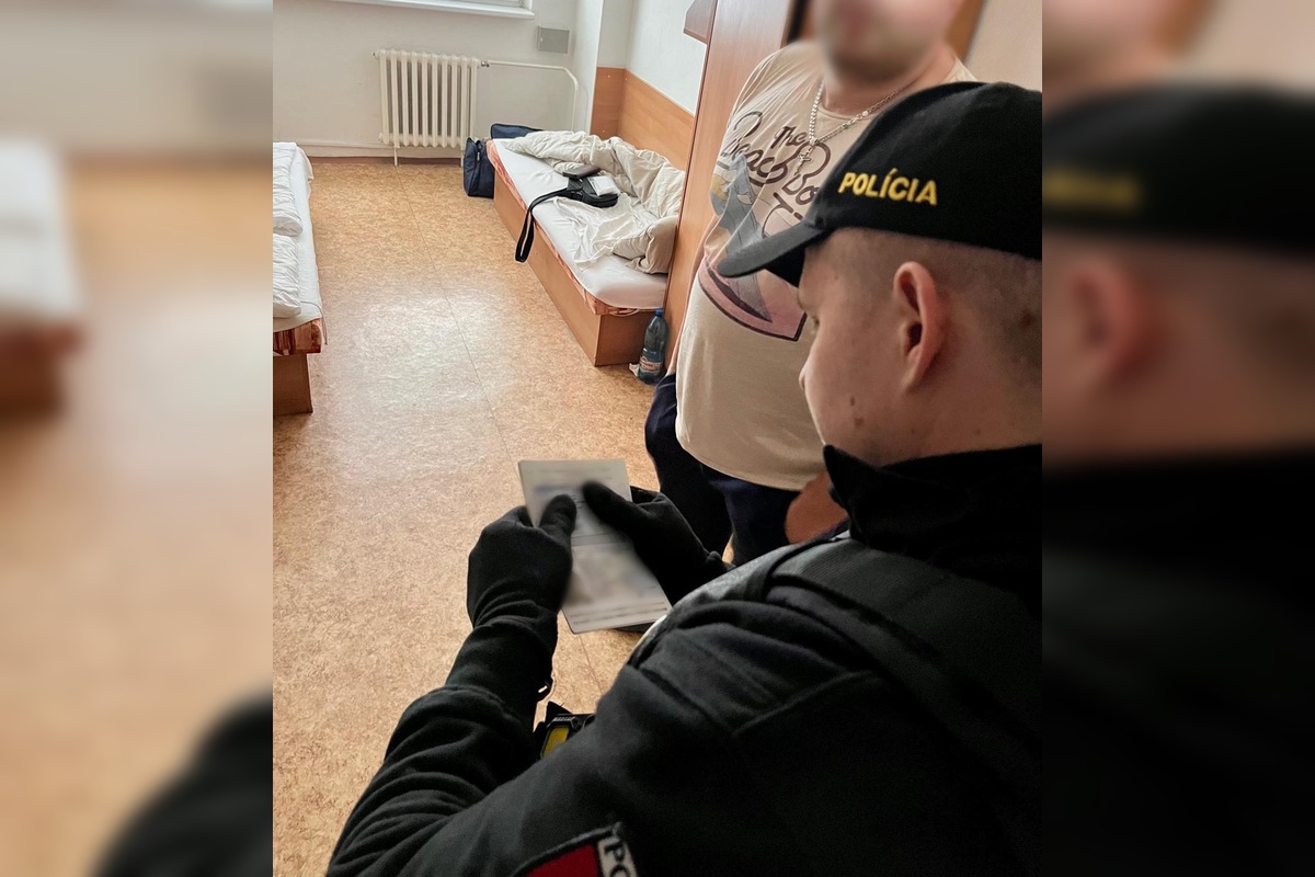 FOTO: Viac ako 700 skontrolovaných ľudí za jeden deň. Bratislavská polícia vypátrala 4 osoby, foto 3