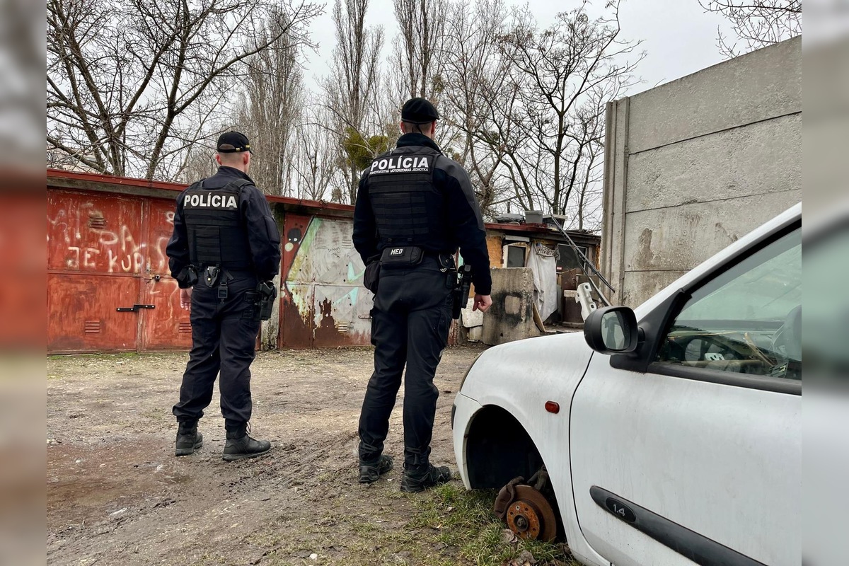 FOTO: Viac ako 700 skontrolovaných ľudí za jeden deň. Bratislavská polícia vypátrala 4 osoby, foto 7