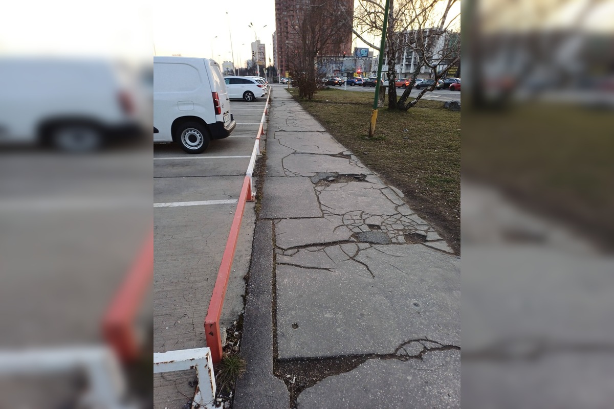 FOTO: Obyvatelia Nového Mesta majú plné zuby katastrofálnych chodníkov. Matky s kočíkmi nevedia ani prejsť k poliklinike, foto 5