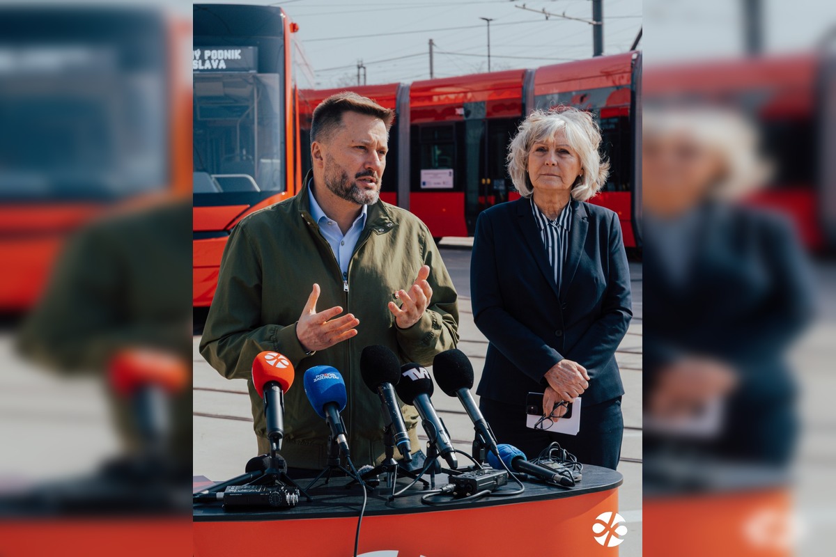 FOTO: Do ulíc Bratislavy vyrazili nové električky, jedna odvezie až 250 cestujúcich. Do leta ich bude 10, foto 4