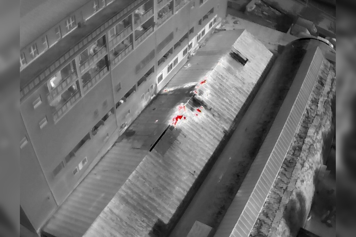 FOTO: VIDEO: Hasiči zasahujú pri požiari na Starej Vajnorskej v Bratislave, z neďalekej ubytovne evakuovali približne 30, foto 4